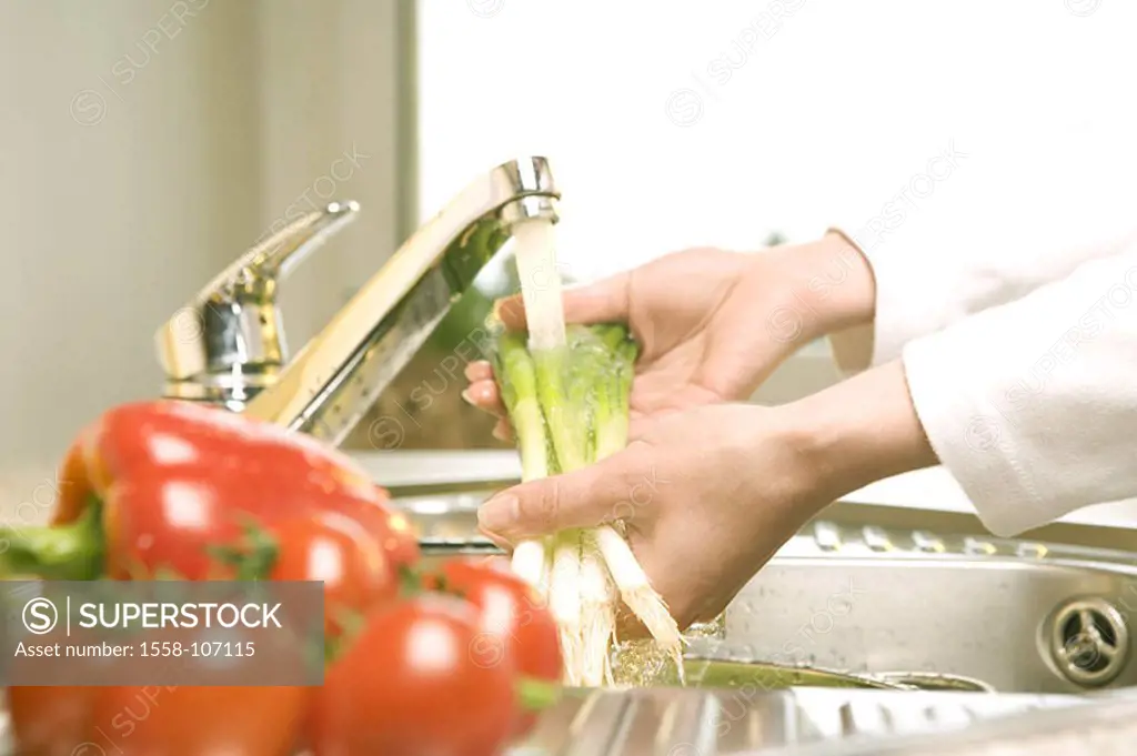Sinks, woman, detail, hands, scallions, washes off, series, kitchen, kitchen-work, women-hands, housewife, cook, hobby-cook, vegetables, shrub-tomatoe...
