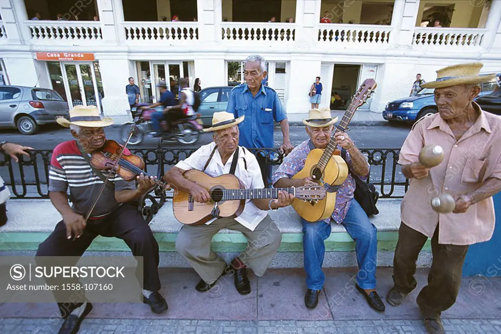 Cuba, Santiago de Cuba, models no release, Central America, Parque Cespedes, street-musicians, people, Cubans, men, seniors, musicians, music-instrume...