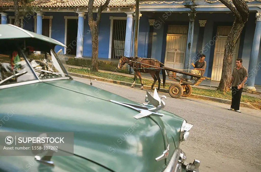 Cuba, Pinar Del Rio, models car, horse-carriage, no Vinales, street, release, Central America, Valle de Vinales, village, row of houses, roadside, par...