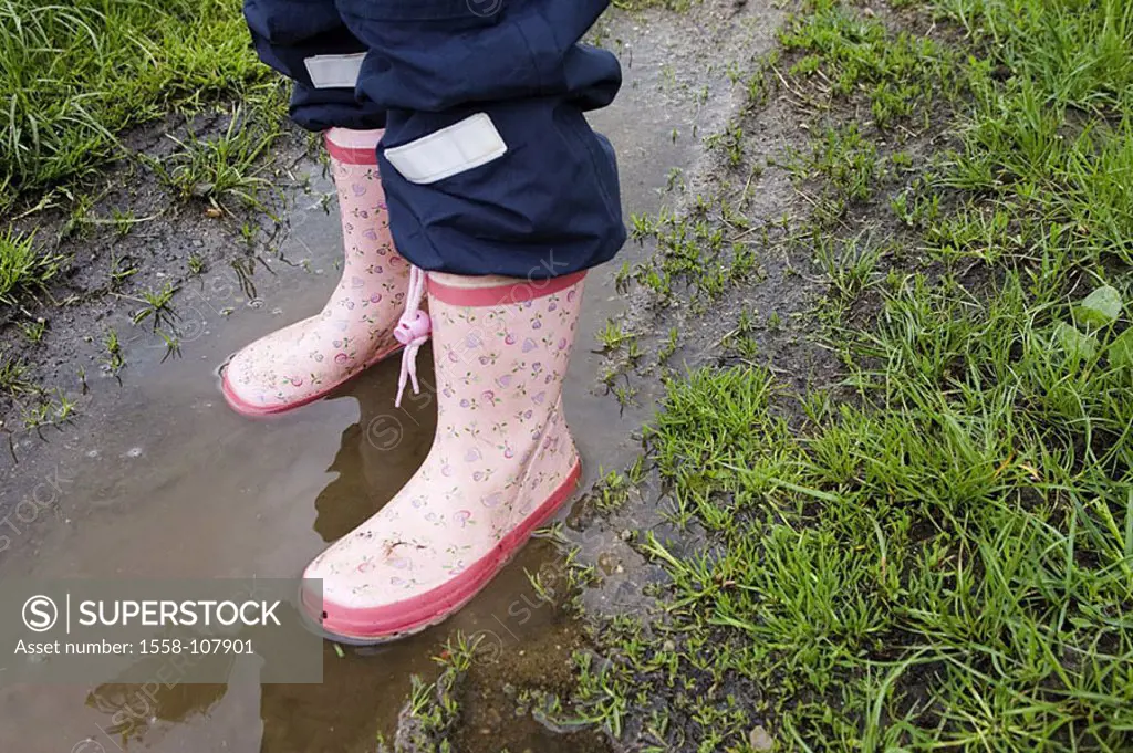 Track, girls, detail, legs, rubber boots, puddle, series, gets along people, child rainwear rain-shoes shoes boots pink, flower-patterns, water, symbo...