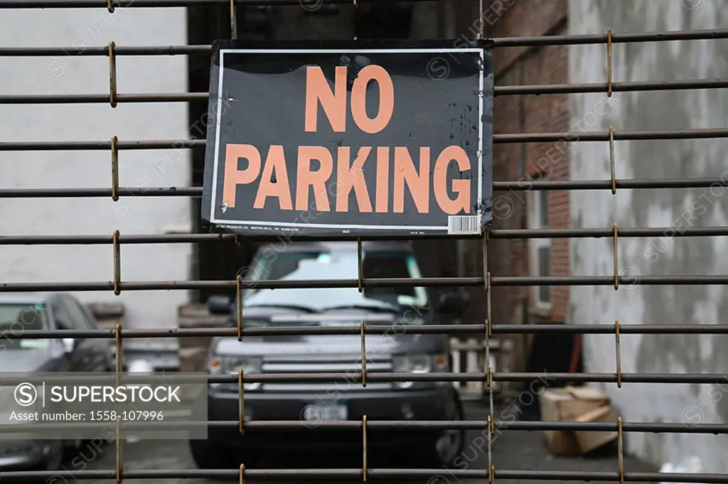 USA, New York city buildings parking place cars closing off, sign ´no parking´ North America vehicles, parks, fence-fence, fence, sign, hint, informat...