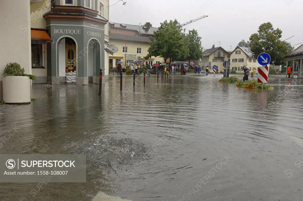 Germany, Bavaria, bath Tölz, street, passers-by, high waters, waiter-Bavaria, city, city-opinion, old part of town, houses, businesses, gully, waters,...