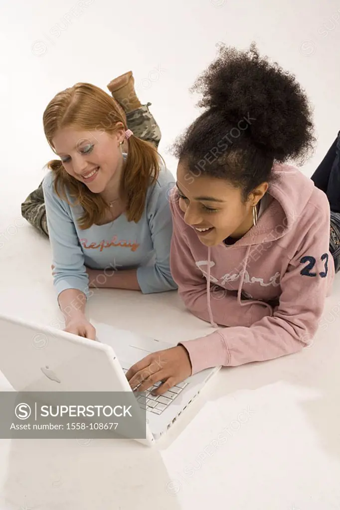 Girls, two, nationalities, different, laptop, Internetsurfen, cheerfully, no property release, series, people, 10-15 years, 13 years, teenagers, teena...