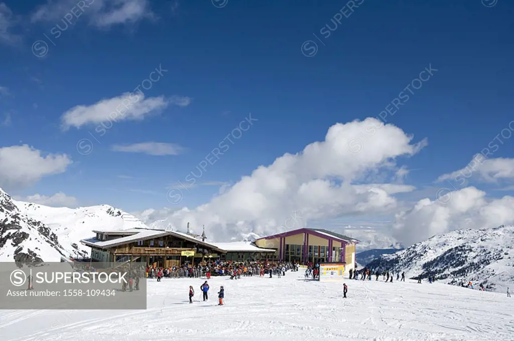 Austria, Tyrol, Zillertal, Hochfügen, elevator-station, inn, track, skiers, series, Europe, ski-area, winter-sport-area, season, winters, snow, ski-bu...