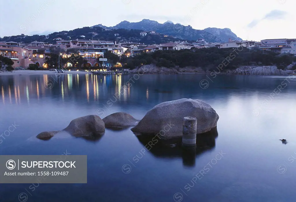 Italy, Sardinia, Costa Smeralda, postage Cervo place-opinion twilight Mediterranean island, resort, houses, residences, beach, landing place, boat-bri...