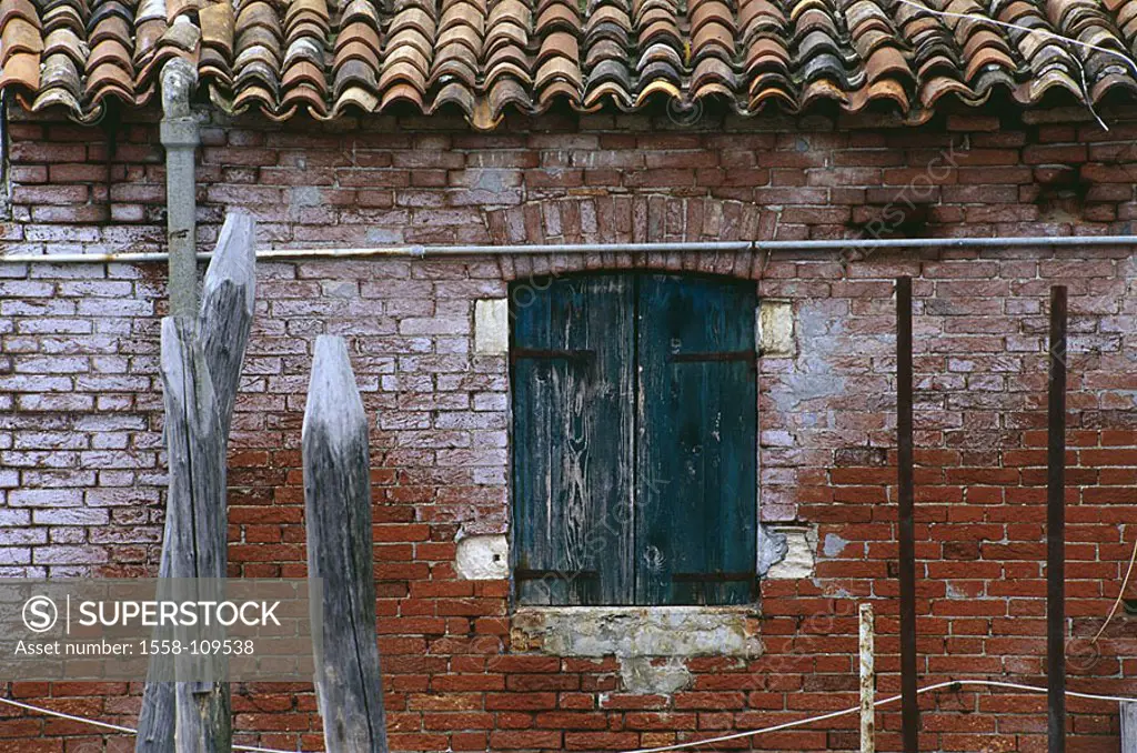 Brick-house, old, facade, detail, shutters, closed, house, residence, brick-house, windows, to, unkempt, renovation-needy, leaves, outside,