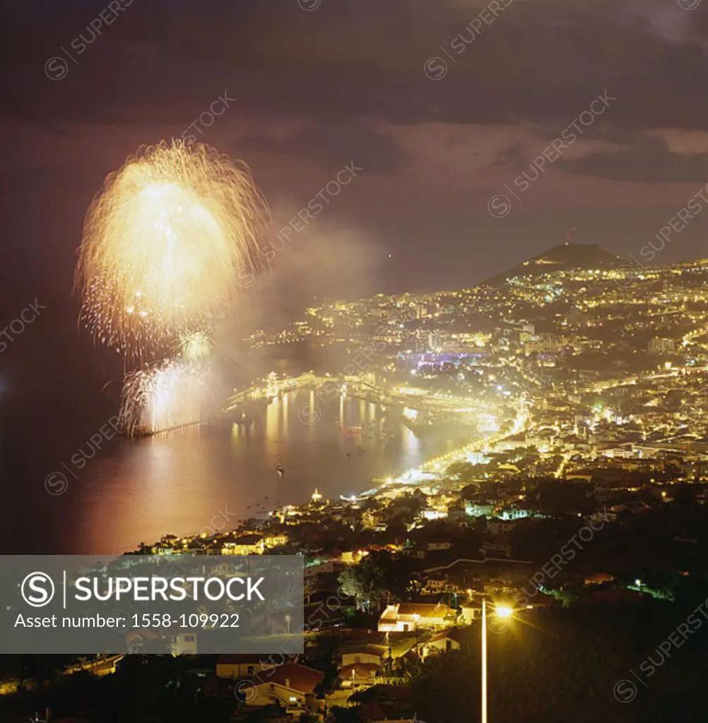 Portugal, island Madeira, Funchal, city-overview, sea, fireworks, night, Europe, island-group, Atlantic, South-coast, coast, capital, city, Marina, ov...