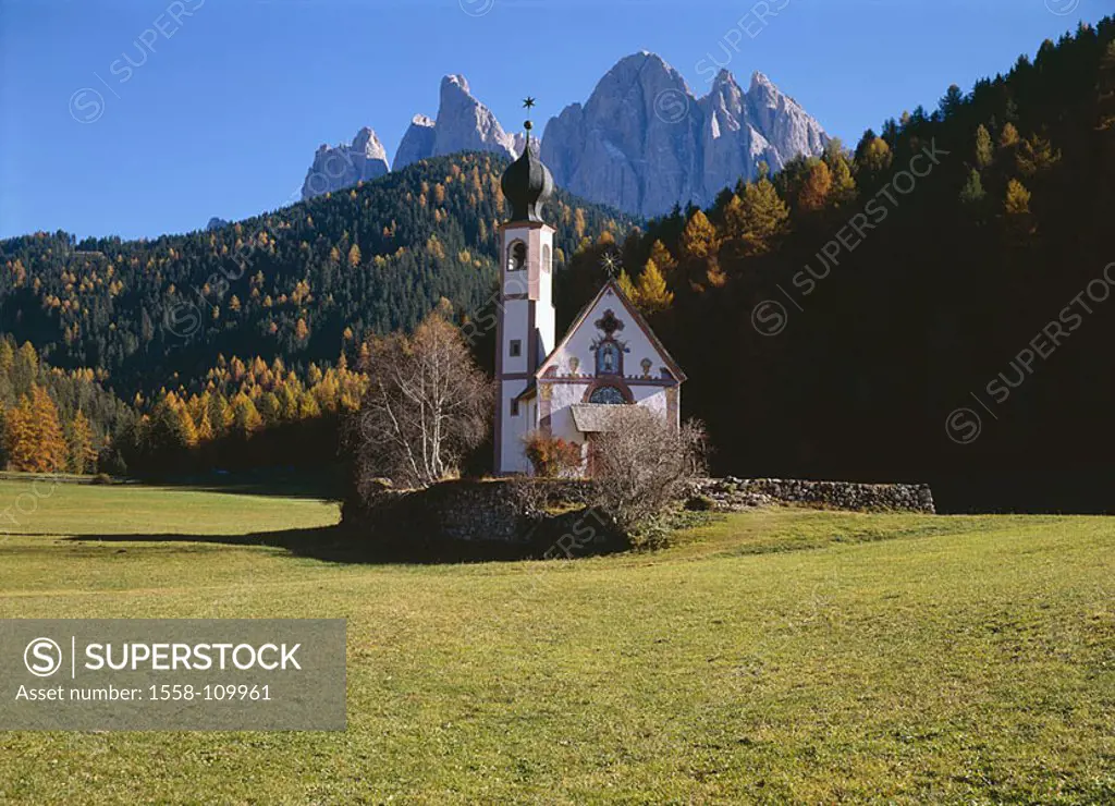 Italy, South-Tyrol, Dolomites, Villnößtal, Ranui, church little St  Johann, mountains, Geislerspitzen, Fermedatürme, autumn, Europe, Alps, southern li...