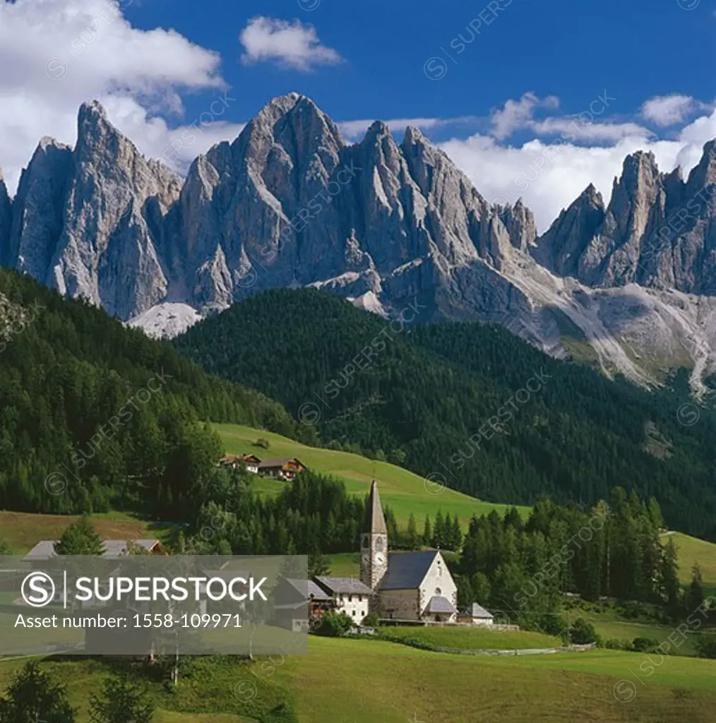 Italy, South-Tyrol, Dolomites, Villnößtal, village St  Magda-Lena, mountain-panorama, Geislerspitzen, Fermedatürme, summers, Europe, Alps, southern li...