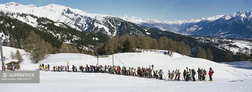 Switzerland, Wallis, Ansere, ski lift, line, highland-shaft, mountains, ski-area, T-bar lift, elevator-installation, skiers, stands, waits, wait, symb...