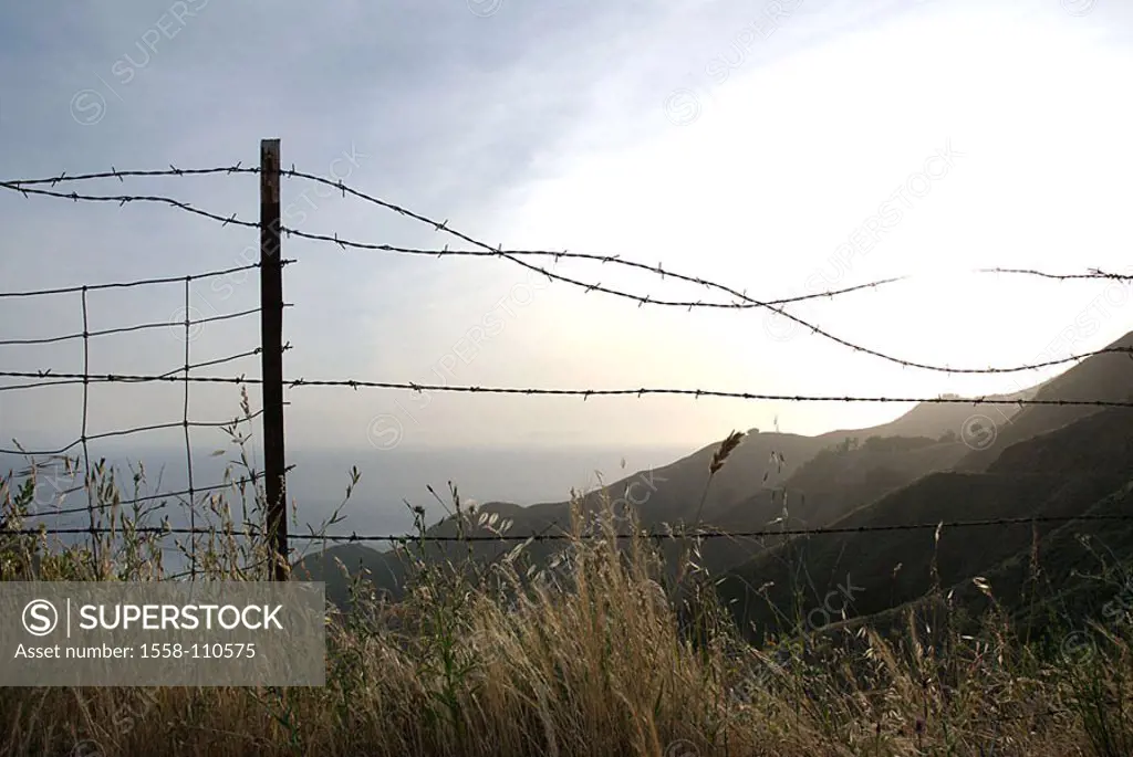 USA, California, highland-shaft, pasture-fence, barbed wire, detail, back light, North America, mountains, pasture, fence, barbed wire-fence, symbol, ...