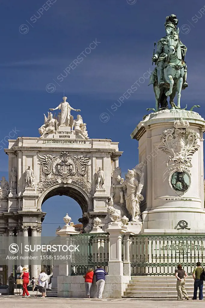 Portugal, Lisbon, place Praca de Comércio, triumph-bow, rider-statue, detail, visitors, series, Europe, Western Europe, Iberian peninsula, city, capit...