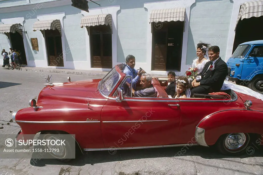 Cuba, Sancti spirits, models Cabrio, bridal couple, no release, Central America, street, wedding-car, Caribbean, island, red vehicle, Oldtimer, bride-...