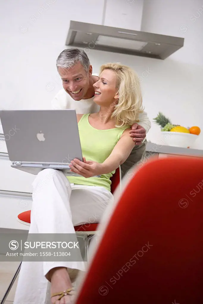 Mate, cheerfully, laptop, kitchen, no property release, people, 30-40 years, 40-50 years, partnership, relationship, leisure time, hobby, Lifestyle, c...