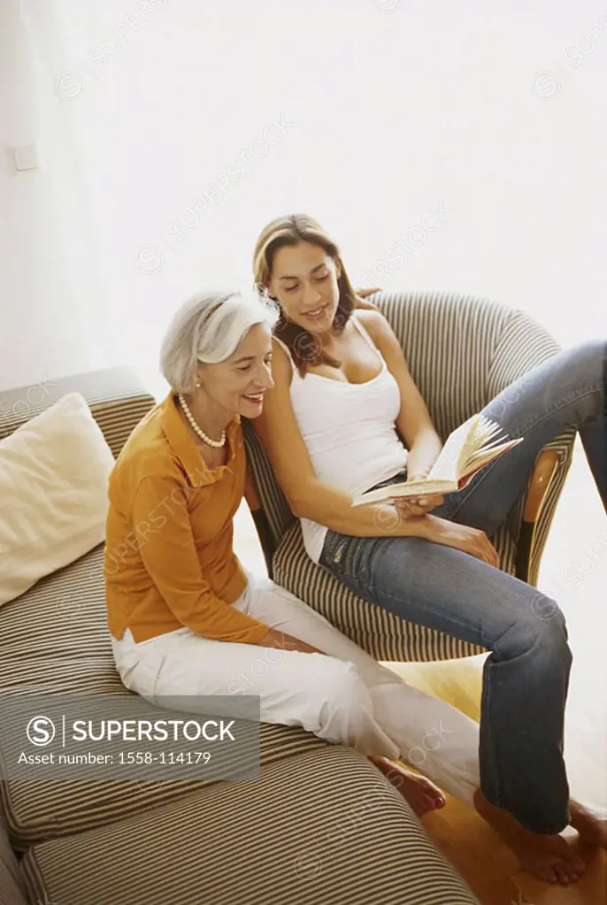 Living rooms, mother, daughter, book, read, cheerfully, series people women, 30-40 years, 60-70 years, old-age-difference, novel, fun, joy, sits happi...