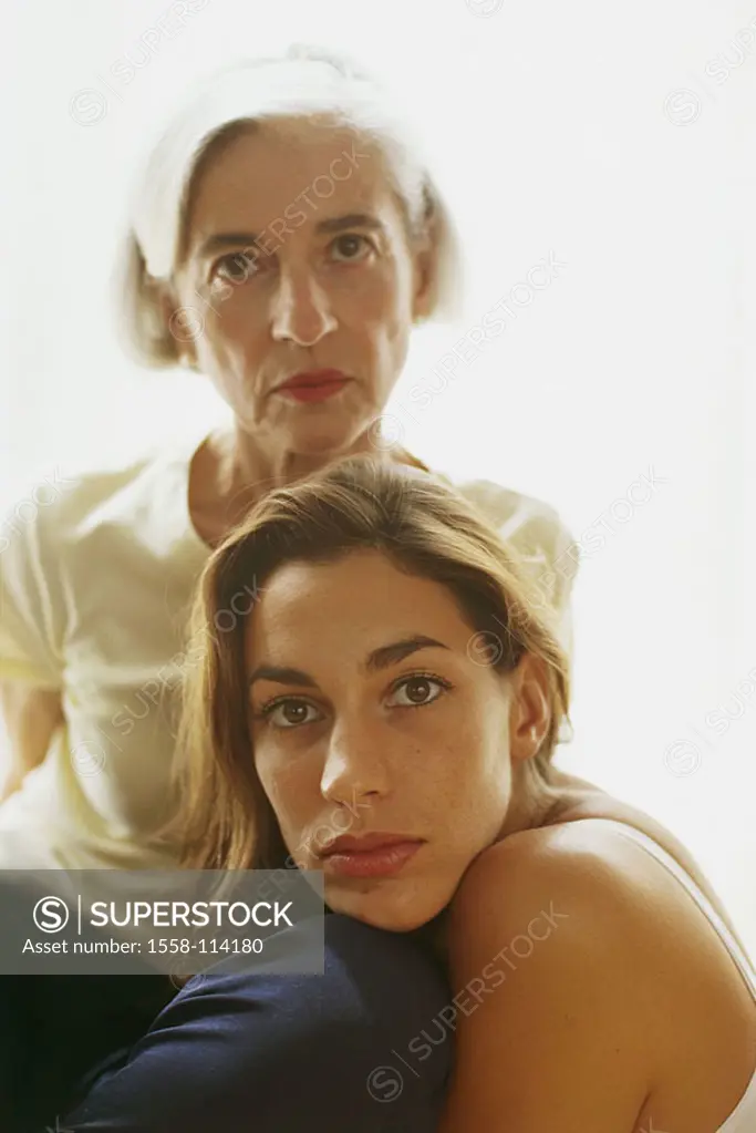Mother, daughter, seriously, gaze camera, portrait, series, people, women, 30-40 years, 60-70 years, old-age-difference, listens, interest, attention,...