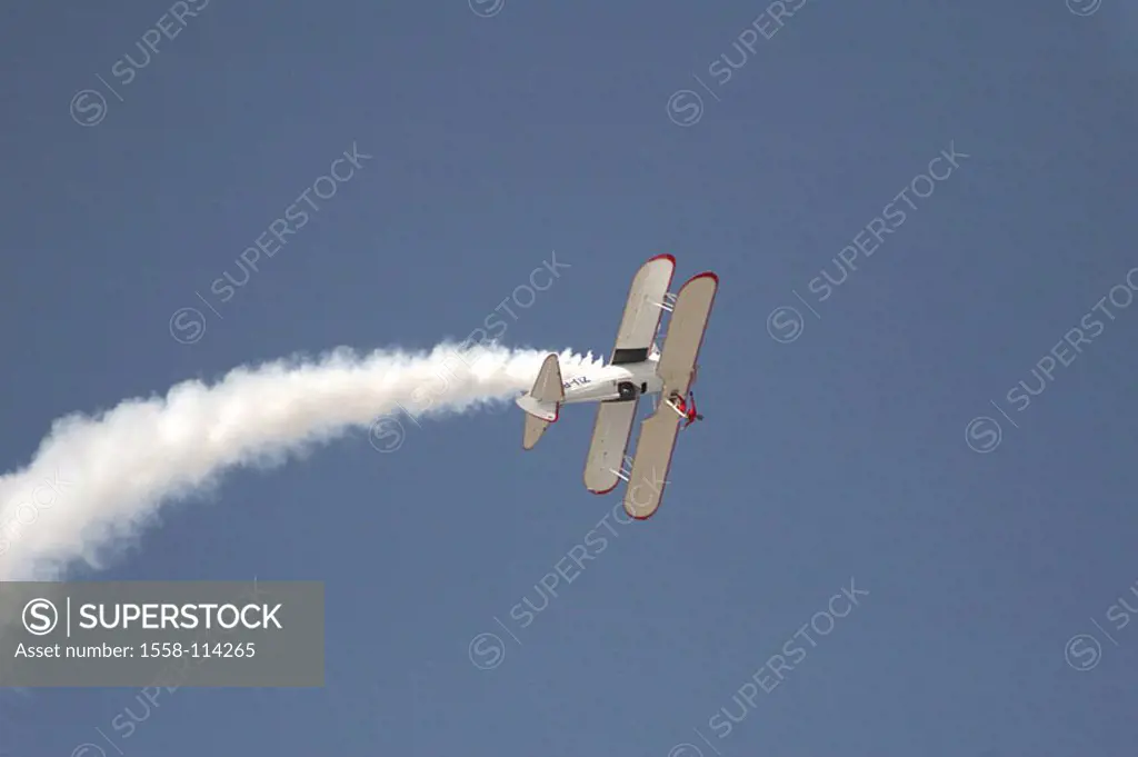 Propeller-airplane, Wing-Walking, 2006 Al Ain air-shows, Arabic emirates, only editorially, Babylon-Freefly S L , flight-show, art-planes, smoke, heav...