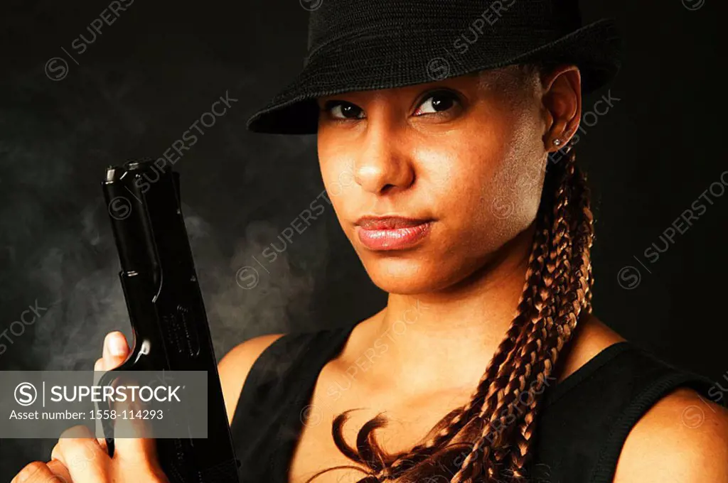 Woman, young, swarthily, hat, self-confidently, pistol, smokes, portrait, people, 20-30 years, Afro-american, mulatto, people of color, headgear, brai...