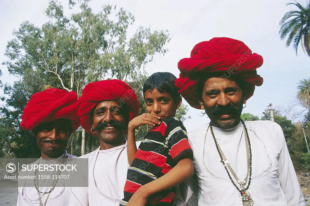 India, Rajastan, Mount Abu, men, boy, cheerfully, group-picture, no models South-Asia, people, Indians, Rajastanis, release, Asia, group, child, carri...