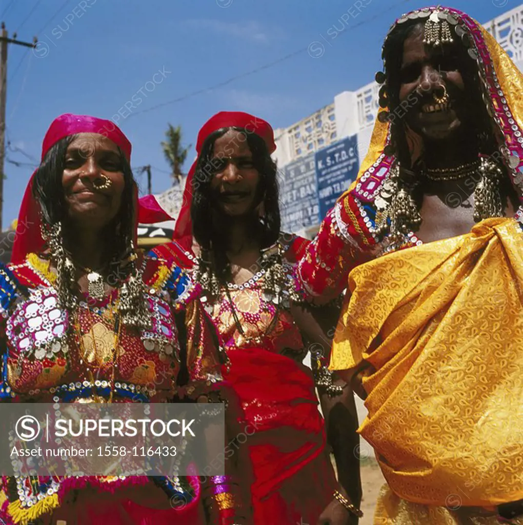 India, Karnataka, Hampi, Banjara-Frauen, semi-portrait, smiles , Asia, ´city of the victory´, Banjara-Volk, custom-hood tribe, Banjara, Indians, nativ...