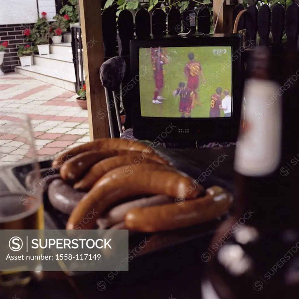Garden-bower, Fenseher, live-transfer, soccer game, WM 2006, foreground, beer-glass, sausages, football, soccer game, WM-Spiel, live, football-fan, su...