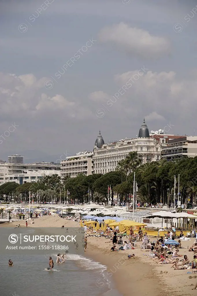 France, Cote d´Azur, Cannes, boulevard de la Croisette, beach, swimmers,