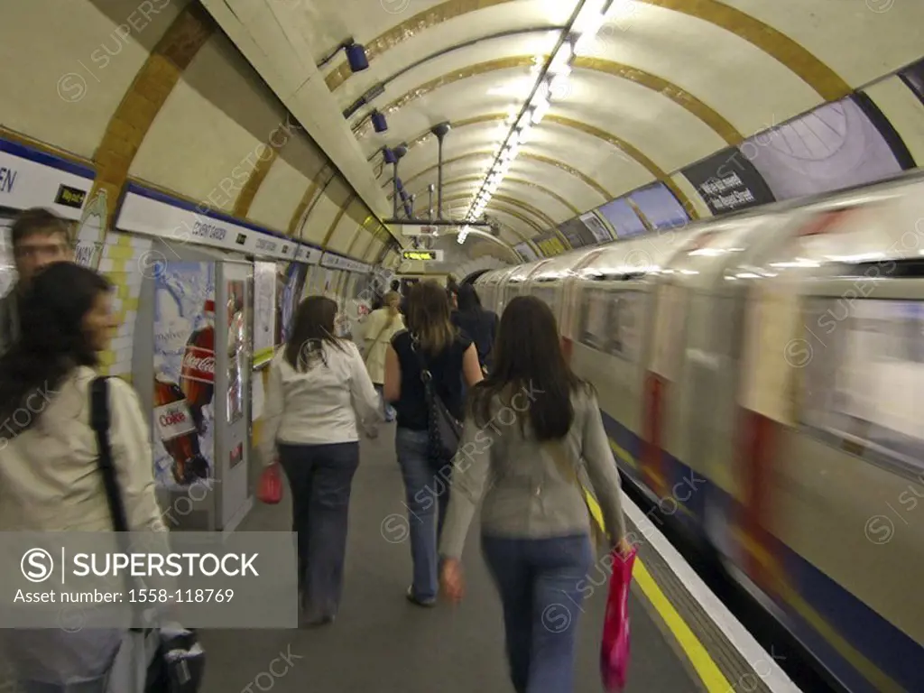 Great Britain, England, London, Metro-Station Knightsbridge, subway, crowd, fuzziness,