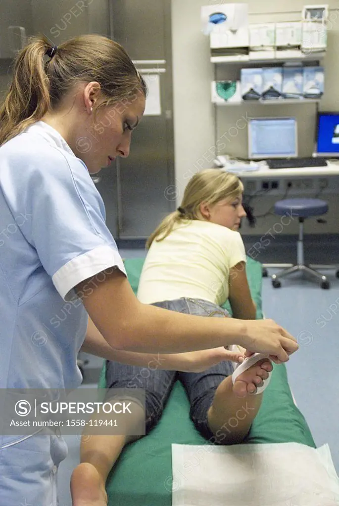 Hospital, need-reception, nurse, patient, foot, connects, series, people, woman, medicine, occupation, teenagers, injury, foot-injury, sterile, steril...