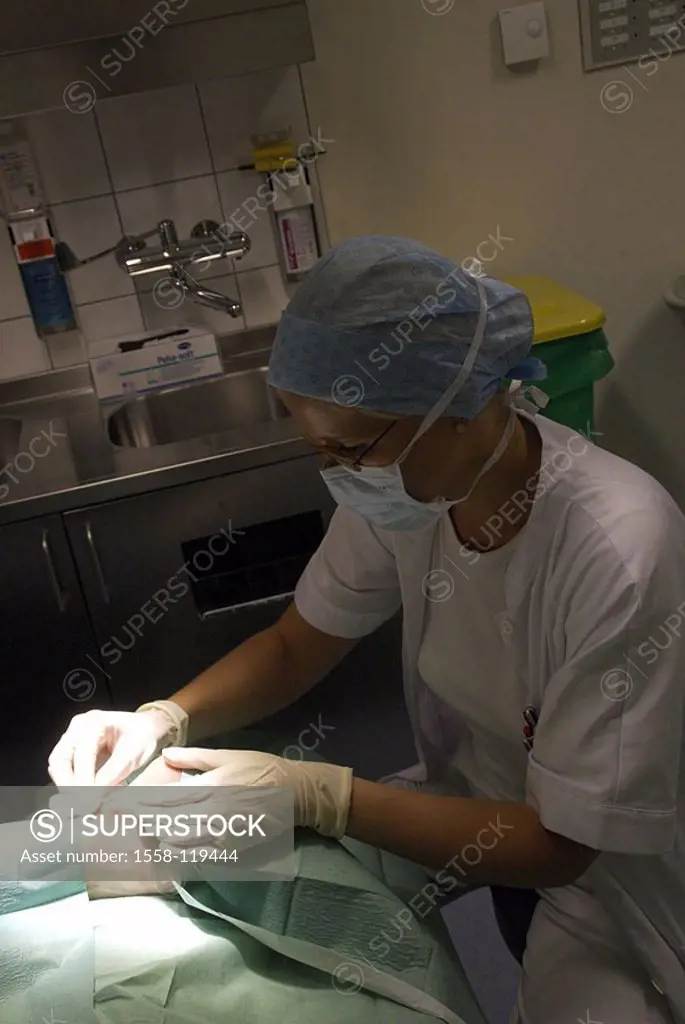 Hospital, need-reception, doctor, patient, foot, operation, series, OP, people, woman, mask, headgear, gloves, medicine, occupation, surgeon, surgery,...