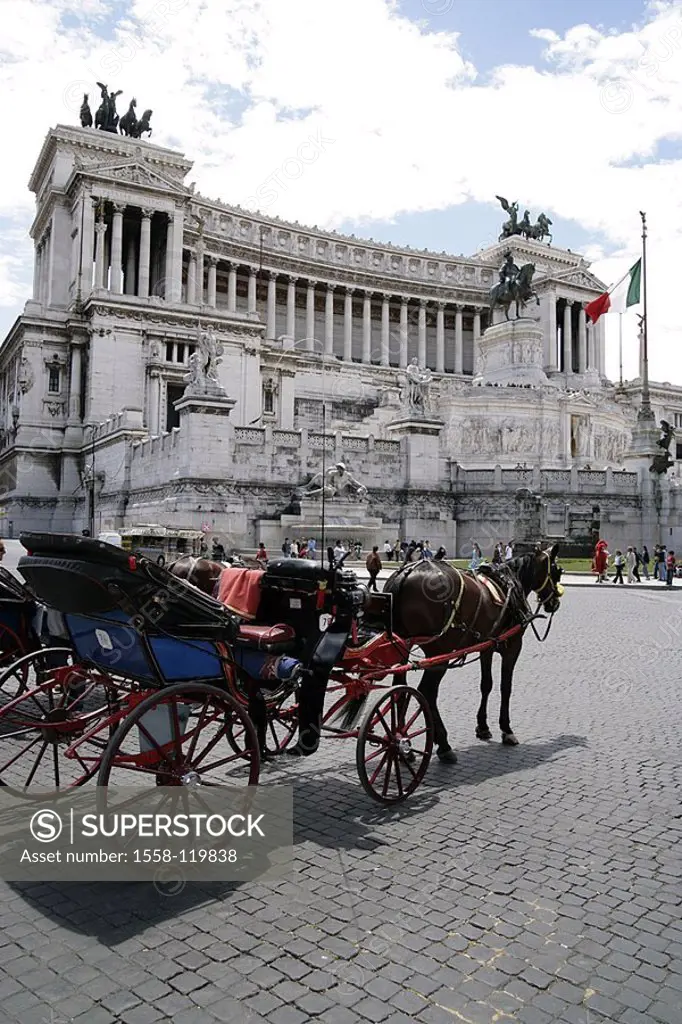 Italy, Rome, piazza Venezia, Monumento Nazionale Vittorio Emanuele II, horse-carriage,