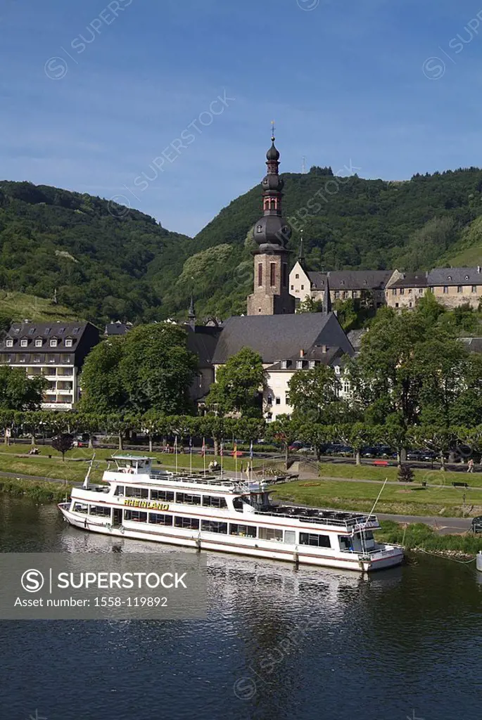 Germany, Rhineland-Palatinate, Moselle-valley, Cochem, church, river, Moselle, ship,
