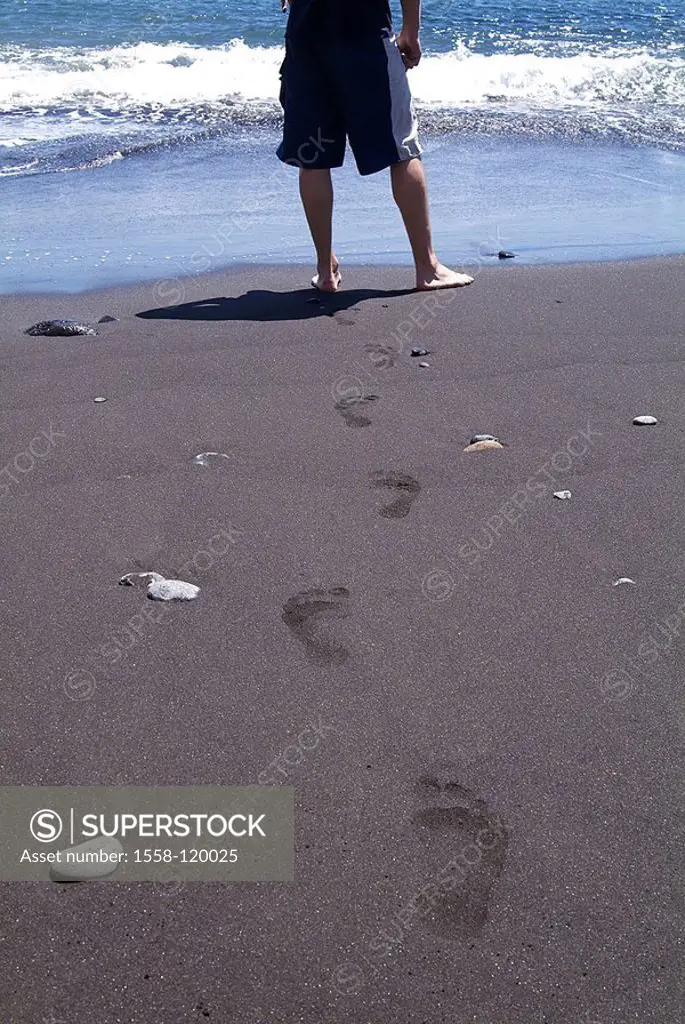 Beach, footprints, man, detail, legs, stands, back-opinion,