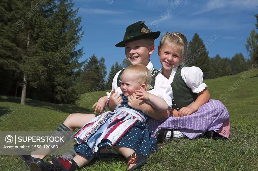 Give birth, girls, official dress, mountain-meadow, sits, cheerfully, series, people, children, 1 years, 5 years, 7 years, Dirndel, leather shorts, as...