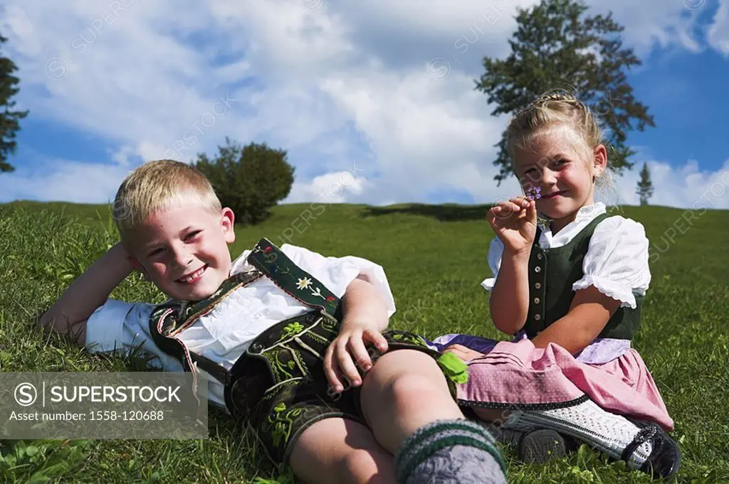 Girls, boy, official dress, mountain-meadow, sit, cheerfully, broached, series, people, children, 5 years, 7 years, Dirndel, leather shorts, siblings,...
