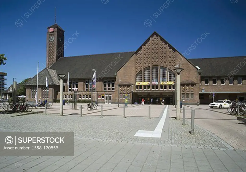 Germany, Lower Saxony, Oldenburg, main train station, outside, circle Weser-Ems, city, cityscape, buildings, railway station, entrance, facade, tower,...