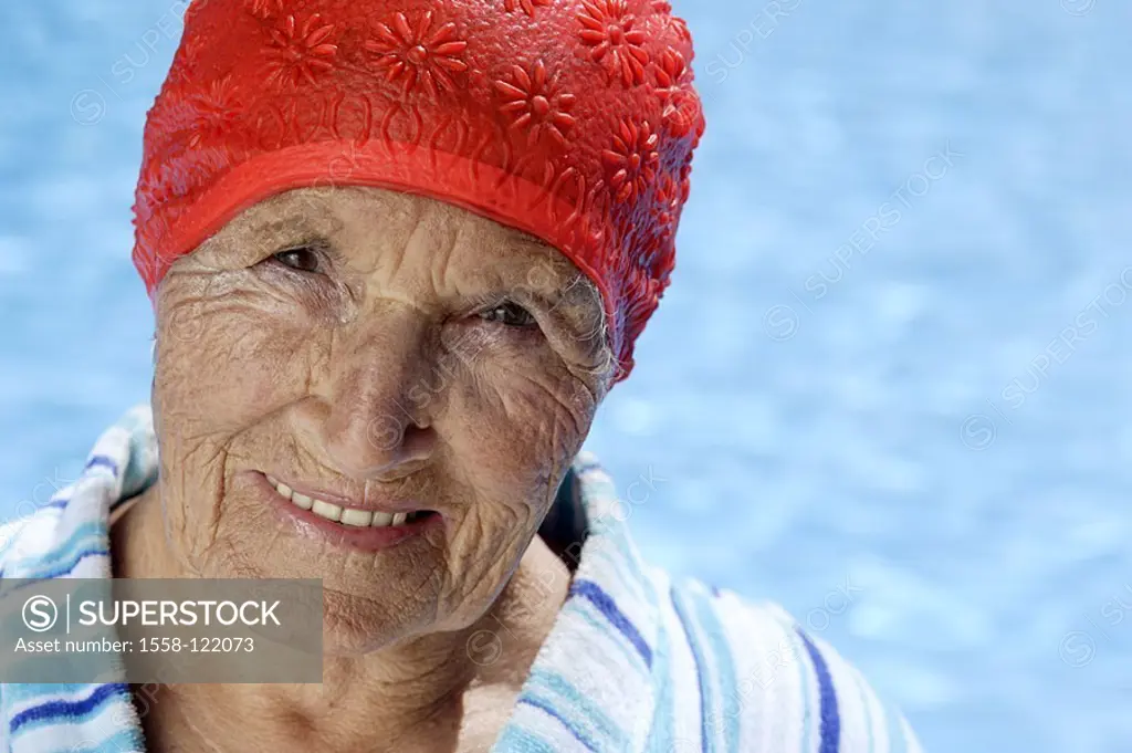 Pool, senior, bathrobe, bath-cap, portrait, smiles broached, series, people, seniors, woman, 70-80 years, gaze camera, cheerfully, activity, vitality,...