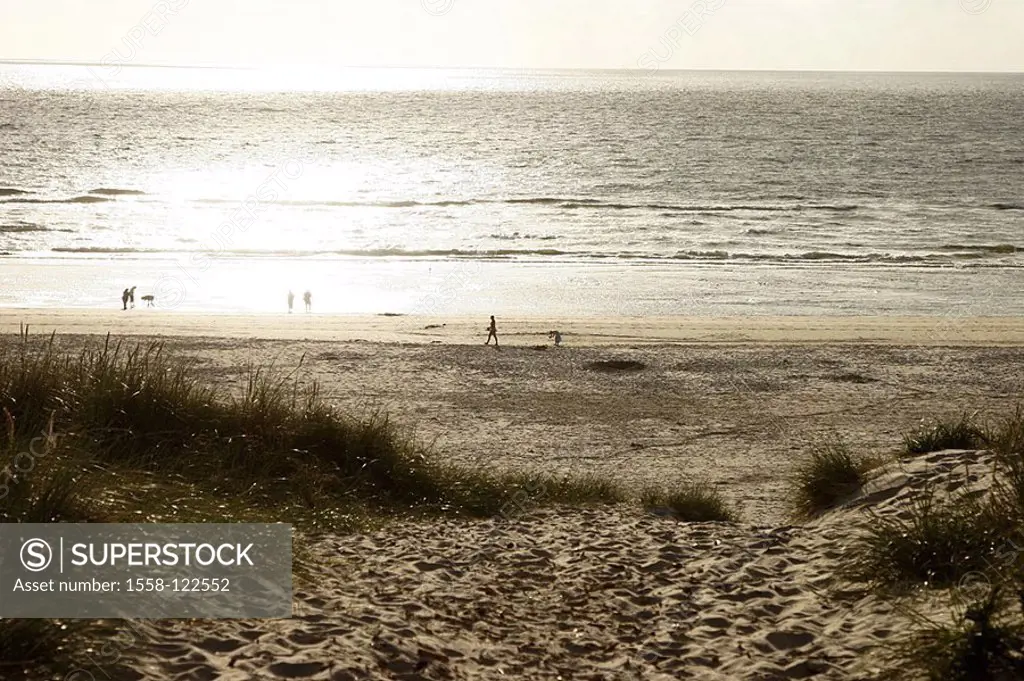 North Sea*-beach, persons out for a walk, back light, Denmark, Vejers beach, North sea, sandy beach, sea, dunes, nature-scenery, wideness, distance, w...