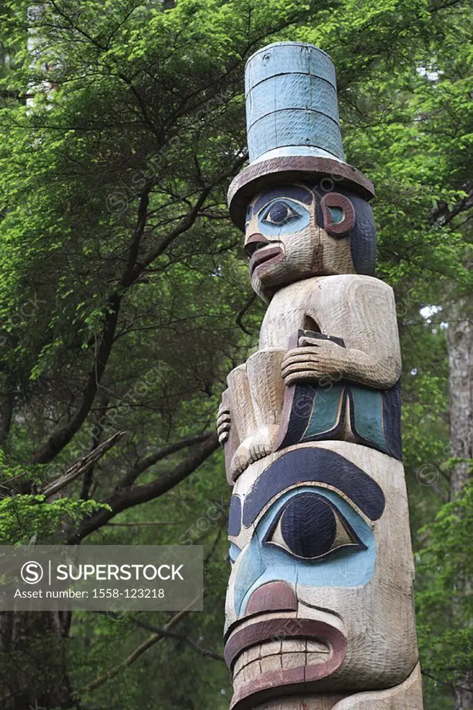 USA, Alaska, Baranof Iceland, Sitka, of Sitka National Historical park, totem-post, tree, summers, North America, southeast-Alaska, southeast, island,...
