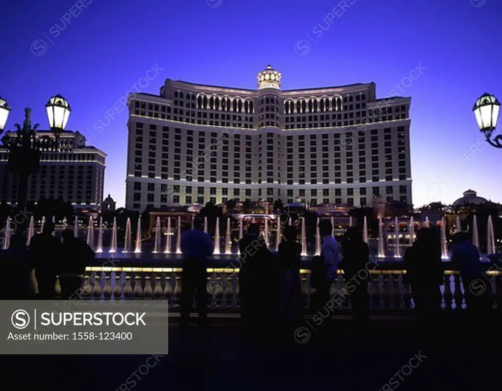 USA, Nevada, Las Vegas, The striptease, Bellagio hotel, water-game, tourists, back-opinion, evening, series, North America, West coast, city, player-c...