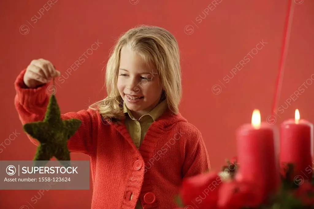 Girls, smiles, star, holds, Advent-wreath, hangs, candles, semi-portrait, fuzziness, series, people, child, childhood, 6-8 years, happily, anticipatio...