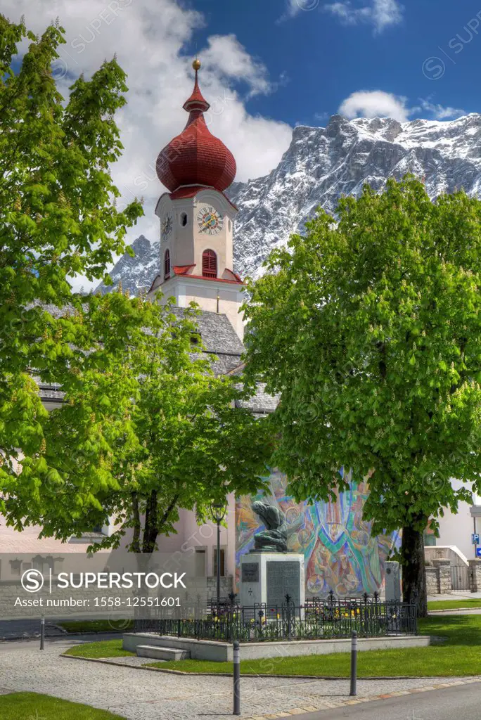Parish church of Ehrwald, Zugspitze, mountains, Wettersteingebirge (Wetterstein mountains), Tyrol, Austria, Europe