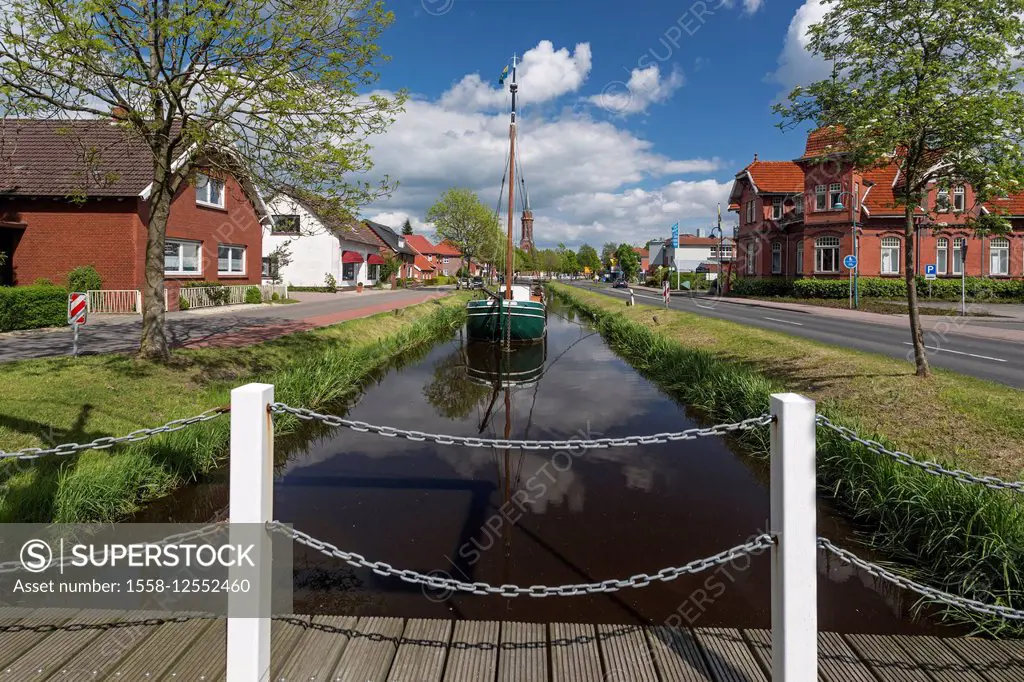 Westrhauderfehnkanal (canal), boat 'Tjalk Engelina', Bascule bridge, Fehn and maritime museum in Westrhauderfehn, Rhauderfehn, Overledingerland, Easte...