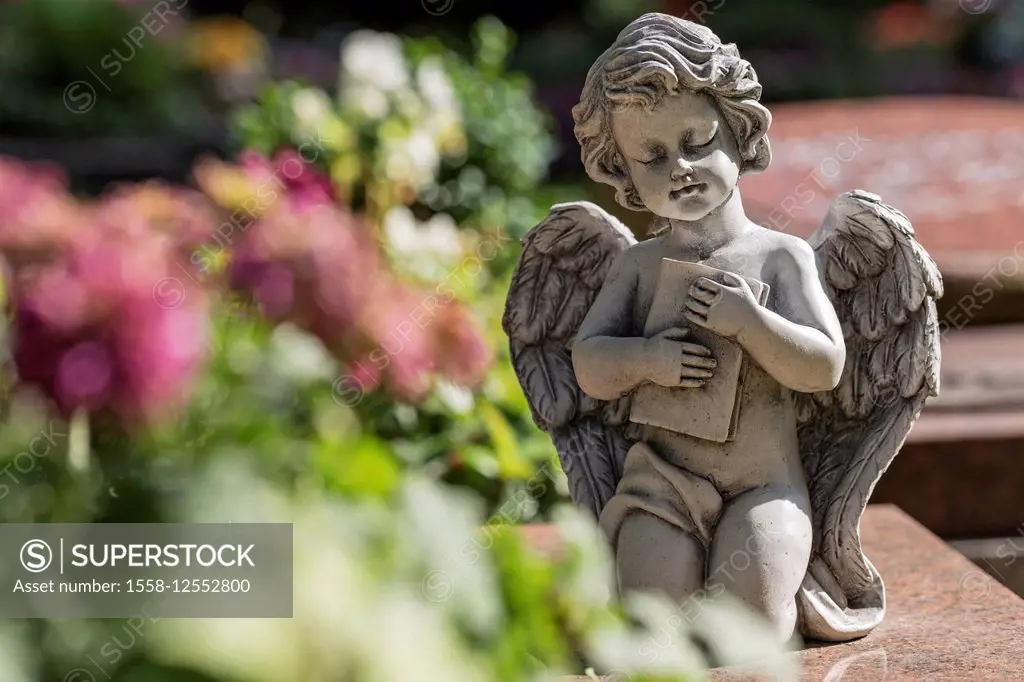 Angel figure, gravestone, cemetery Friedenstrasse, Wilhelmshaven, Lower Saxony, Germany,