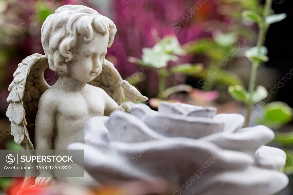 Angel figure, gravestone, Heppenser cemetery, Wilhelmshaven, Lower Saxony, Germany,