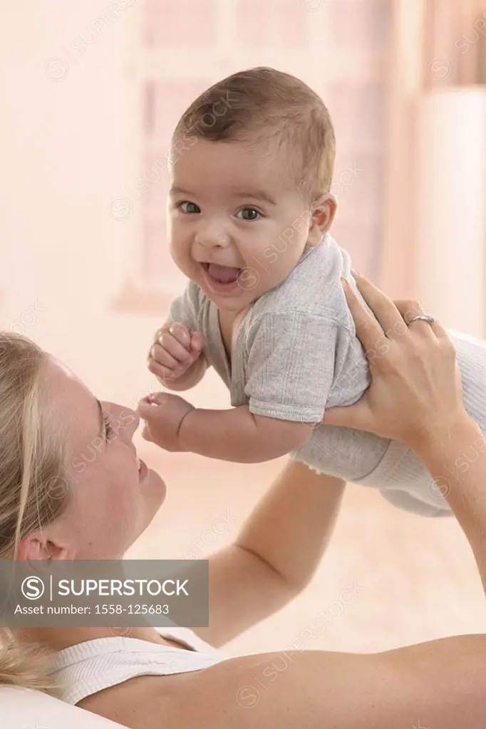 Mother, baby, hoists, cheerfully, detail, at the side, series, people, woman, child, infant, 4 months, joy, cheerfully, fun, mother-love, love, affect...