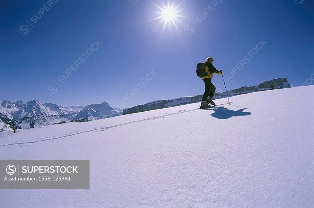Austria, small Walsertal, high Ifen, snowshoe-hiking, sun, back light, mountain, highland-shaft, summits, snow, winters, winter-sport, sport, hobby, s...