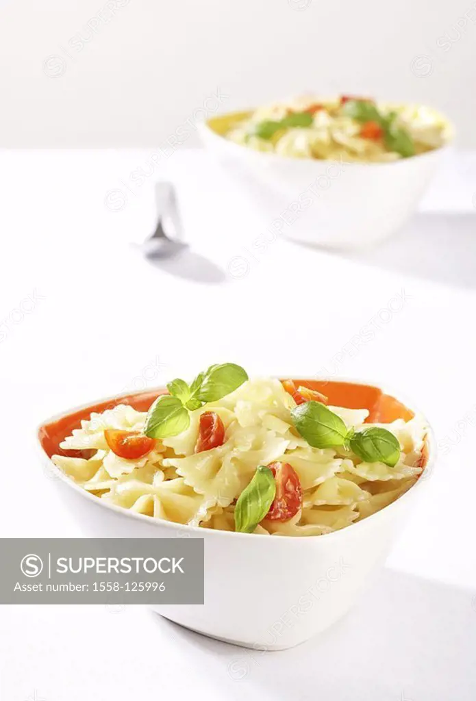Peels, two, noodle-court, spoon, dishes, bowls, pasta, noodles, tomatoes, basil, noodle salad, symbol, food, vegetarian, meatless, low-calorie, eats f...