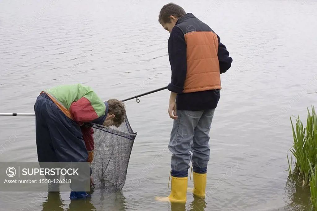 Sea, boys, fishing rod-equipment, gaze, Kescher, back-opinion, autumn, series, people, children, gets along rubber boot, water, fishing rod, fishing r...