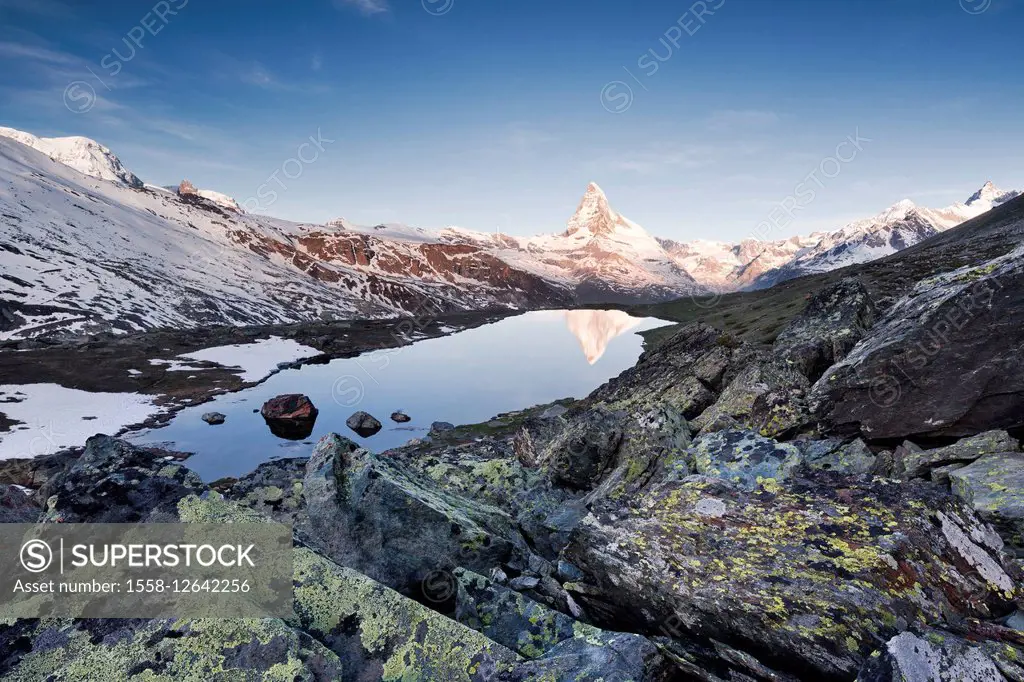 Switzerland, Zermatt, Matterhorn, Stellisee (lake), Pennine Alps,