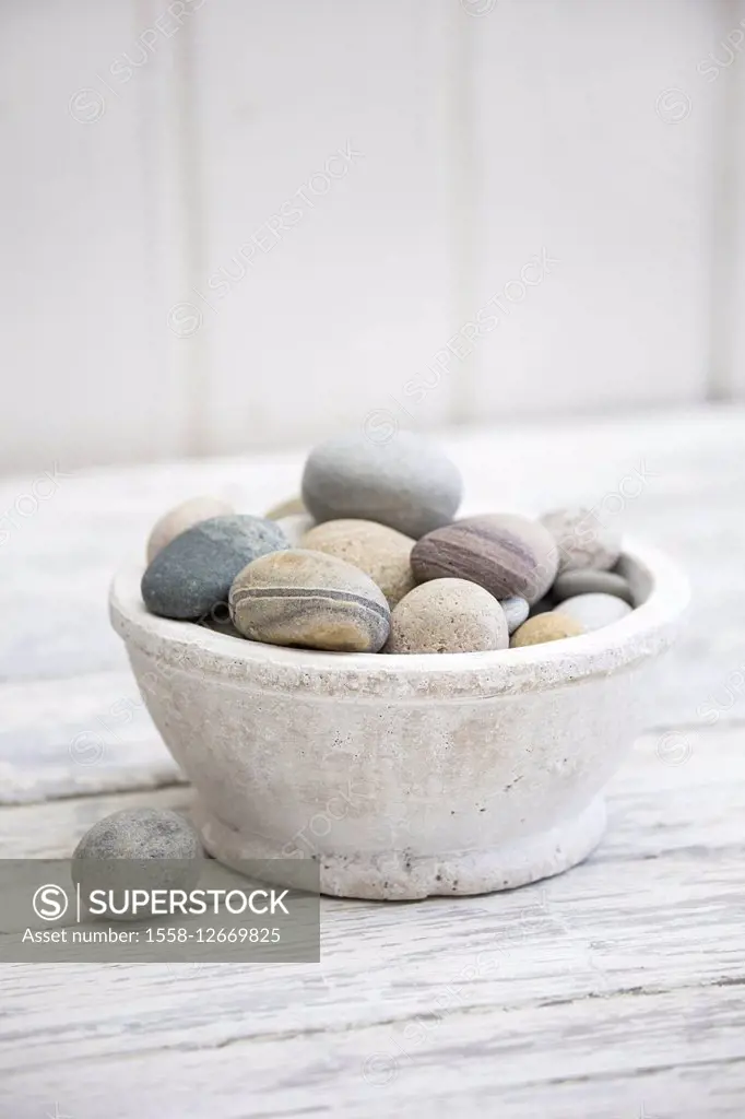 Bowl with pebble stone